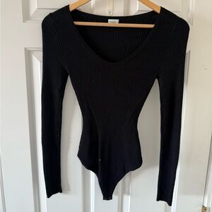 Abercrombie & Fitch Black Ribbed Long-Sleeve Bodysuit - Like New!
Size:XS